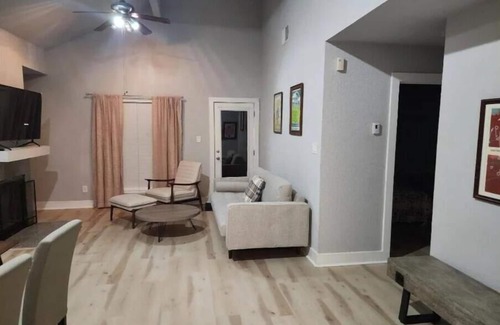 Windsor Park House | Modern 2BR Near Central Austin