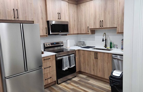 Northwest Calgary House | Modern 2BR | Private Suite | Close to Banff, U of C