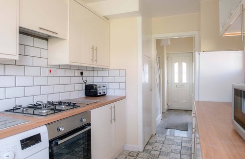 Newport House | Modern 3 bed house in Newport, near Junction 27, M4