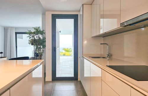 Puerto de la Duquesa Apartment | Modern 3 bedroom apartment with amazing facilities