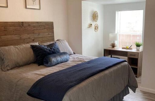Highland Park House | Modern 3 bedroom home 2 mi from Downtown-Alamodome