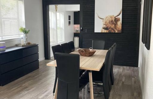 Highland Park House | Modern 3 bedroom home 2 mi from Downtown-Alamodome