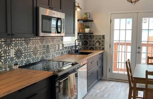 Highland Park House | Modern 3 bedroom home 2 mi from Downtown-Alamodome