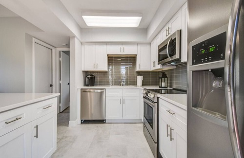 Isla del Sol House | Modern 3-Bedroom Townhouse in Isla Del Sol
