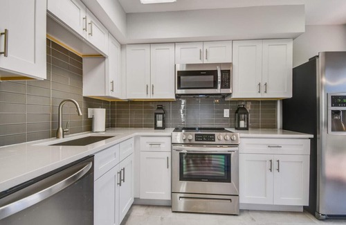 Isla del Sol House | Modern 3-Bedroom Townhouse in Isla Del Sol