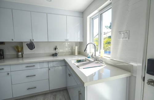 Montego Bay House | Modern 3 bedrooms with king size bed and hot tub