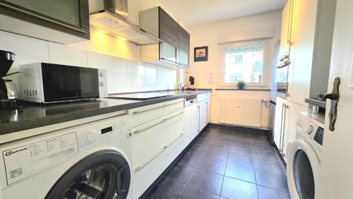 Hagen-Hohenlimburg Apartment | Modern 3-Room Apartment with Balcony & Free Parking & Free Wi-Fi in Hagen - HL01