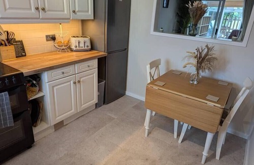 Eastbourne House | Modern 3B Eastbourne Retreat: Tranquil and Cozy Stay