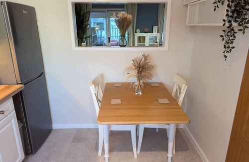 Eastbourne House | Modern 3B Eastbourne Retreat: Tranquil and Cozy Stay