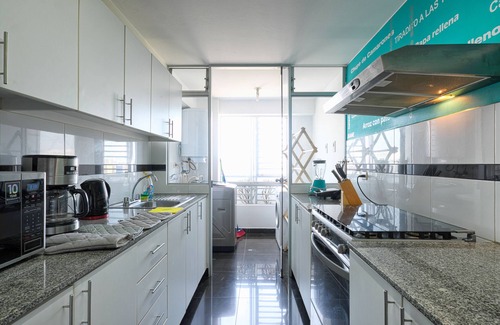 Leuro Condo | Modern 3BDR Apartment with A/C in Miraflores