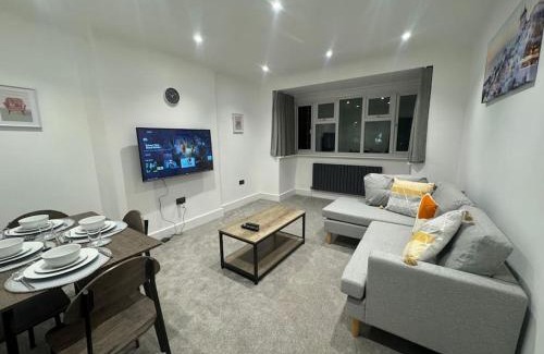 St. Mark's Apartment | Modern 3bed, Garden, Surbiton St