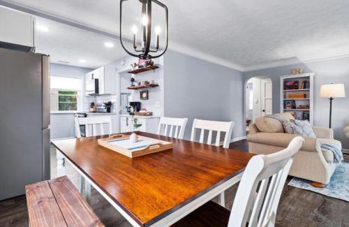 Parma Heights House | Modern 3Bed Home Near CLE With Private Backyard