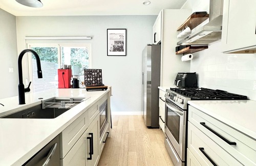 Highland Park House | Modern 3BR, 2.5BA Near Downtown San Antonio/Texas