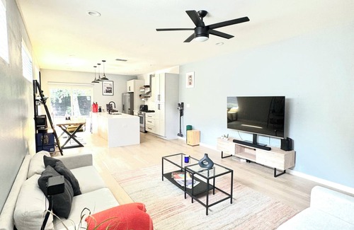 Highland Park House | Modern 3BR, 2.5BA Near Downtown San Antonio/Texas
