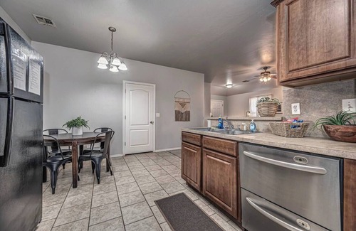 Oklahoma City Apartment | Modern 3BR/2BA Near Tinker AFB & OKC!