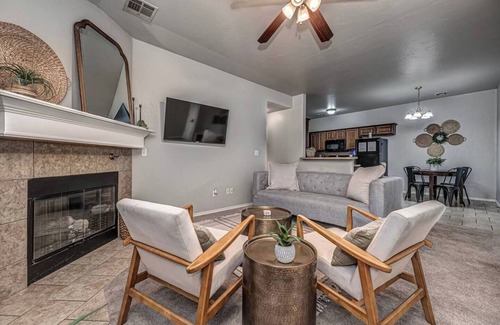 Oklahoma City Apartment | Modern 3BR/2BA Near Tinker AFB & OKC!