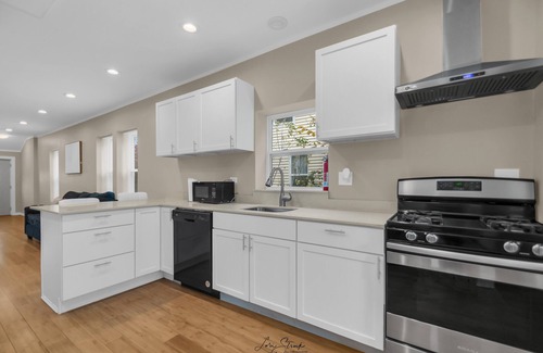 North Chicago House | Modern 3BR Apartment Near Navy Base And Six Flags.n
