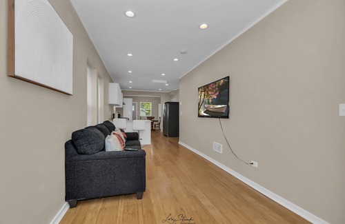 North Chicago House | Modern 3BR Apartment Near Navy Base And Six Flags.n