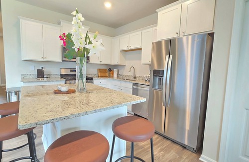 Frankford House | Modern 3BR Townhome in MBTS Resort – Steps to Pools & Shuttle to Bethany Beach
