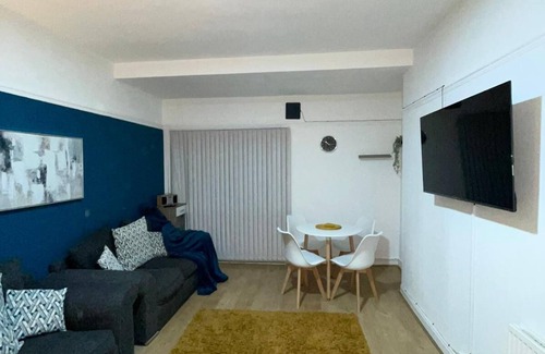 Erdington House | Modern 4 Bedroom Home with Superfast Wifi