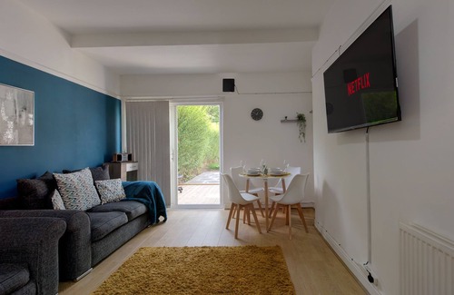 Erdington House | Modern 4 Bedroom Home with Superfast Wifi