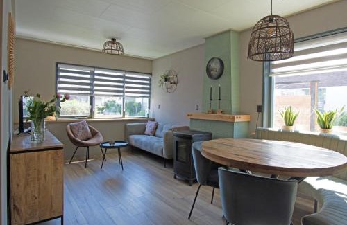 Petten House | Modern 4-person bungalow near beach