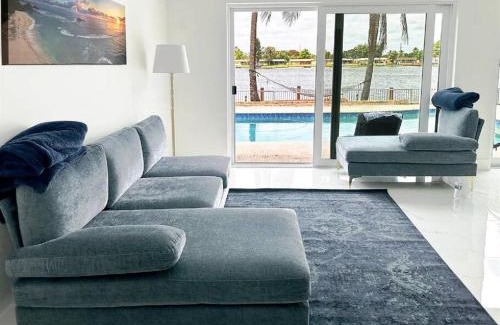 Pembroke Pines House | Modern, 4B&3B with Pool and Lake