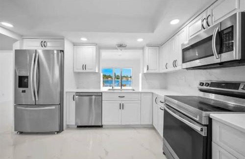 Pembroke Pines House | Modern, 4B&3B with Pool and Lake