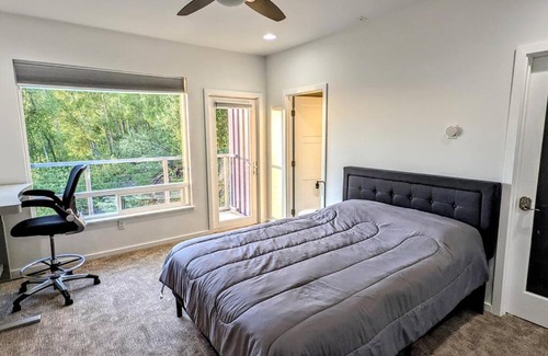 Chugiak Villa | Modern 4BR Loft- Denali View, Roofdeck, Pool Table