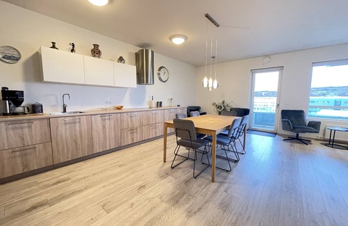 Kopavogur Apartment | Modern and spacious 3 bedroom apartment in Kópavogur, centrally located.