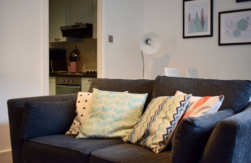 City Centre Dublin Apartment | Modern and Stylish Apartment by Grand Canal