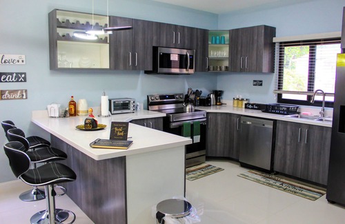 Ocho Rios House | Modern and stylish place, very spacious and a unique creation all in its own. n