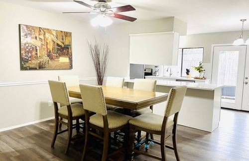 Lake Dallas House | Modern and Stylish updated home