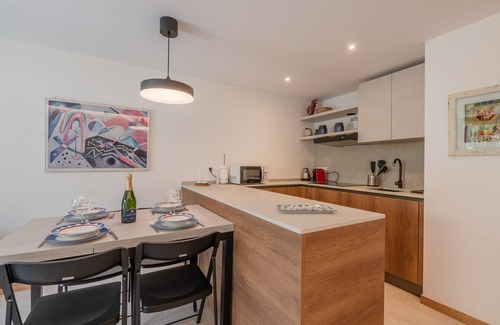 Les Praz-de-Chamonix Apartment | Modern apartment with terrace and parking