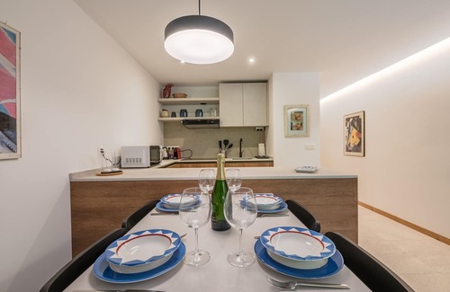 Les Praz-de-Chamonix Apartment | Modern apartment with terrace and parking