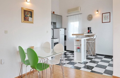 Maslenica Apartment | Modern Apartment with Private Pool in Maslenica