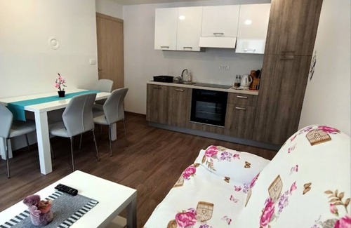 Bled Apartment | Modern apartma located in a quiet street, located near the lake.