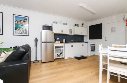 Cairns North Apartment | Modern Apartment Close to City Centre 16