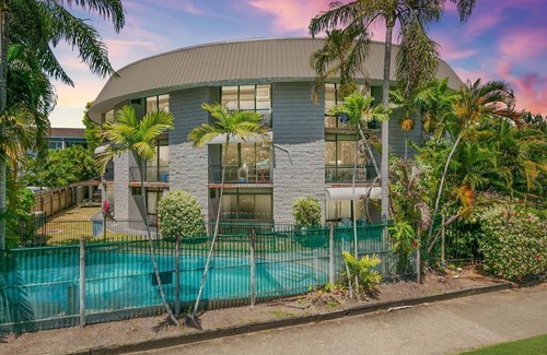 Cairns North Apartment | Modern Apartment Close to City Centre 16