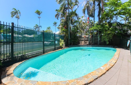 Cairns North Apartment | Modern Apartment Close to City Centre 16