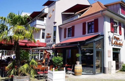 Bad Krozingen Apartment | Modern apartment with balcony, wifi & kitchen