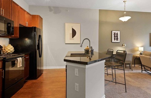 Barker Apartment | Modern Apartment in Prime Location (ID7425X99)