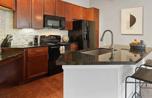 Barker Apartment | Modern Apartment in Prime Location (ID7425X99)