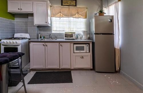 Bon Accord Village Apartment | Modern Apartment near Pigeon Point with Breakfast