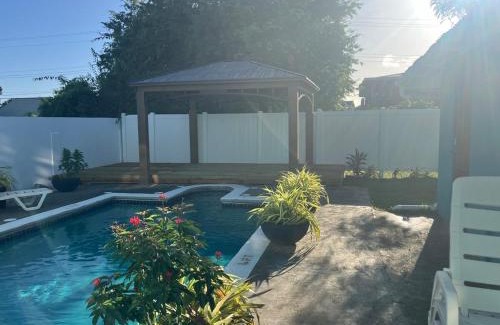 Bon Accord Village Apartment | Modern Apartment near Pigeon Point with Breakfast