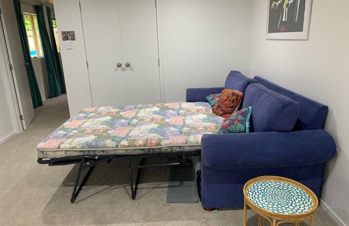 Whangarei Apartment | Modern apartment nestled next to native bush close to hospital and town