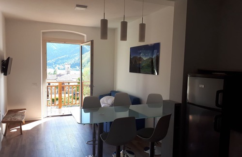 Mezzolago Apartment | MODERN APARTMENT with BALCONY AND LAKE VIEW full confort - Ledro, Mezzolago,