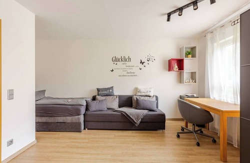 Wahren Condo | Modern apartment with Netflix access