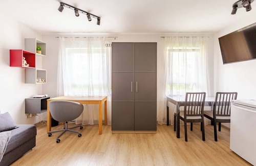 Wahren Condo | Modern apartment with Netflix access
