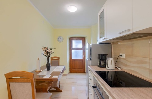 Pican Apartment | Modern apartment with panoramic views, pool - in the middle of the historic center